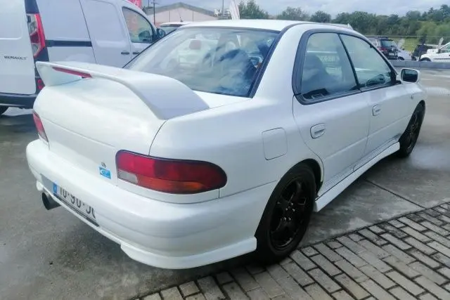Subaru Impreza 2.0 Turbo GT AWD 7