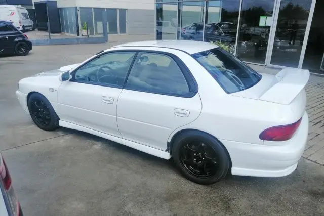Subaru Impreza 2.0 Turbo GT AWD 9