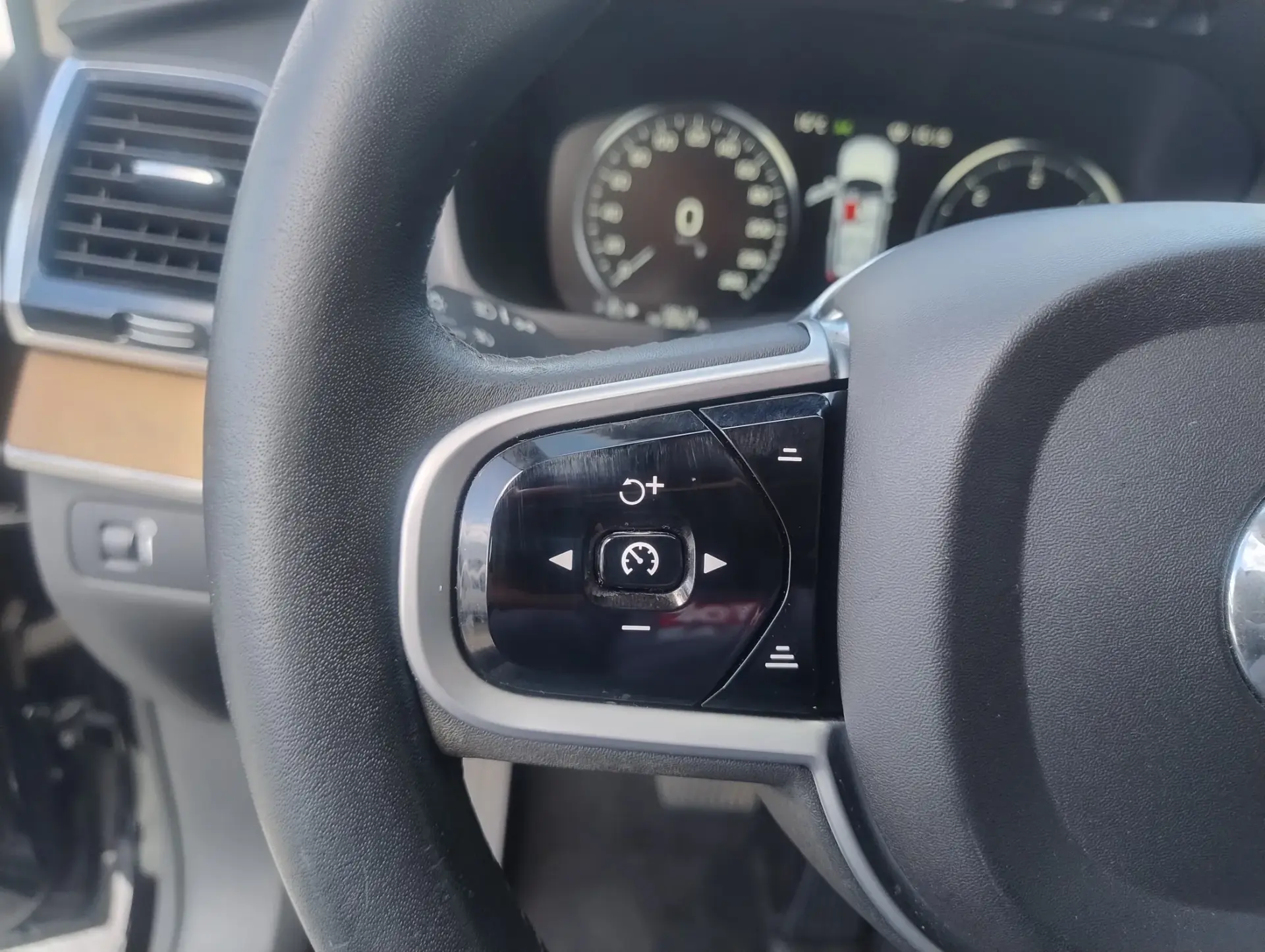 Volvo XC 90 2.0 D4 Inscription 44