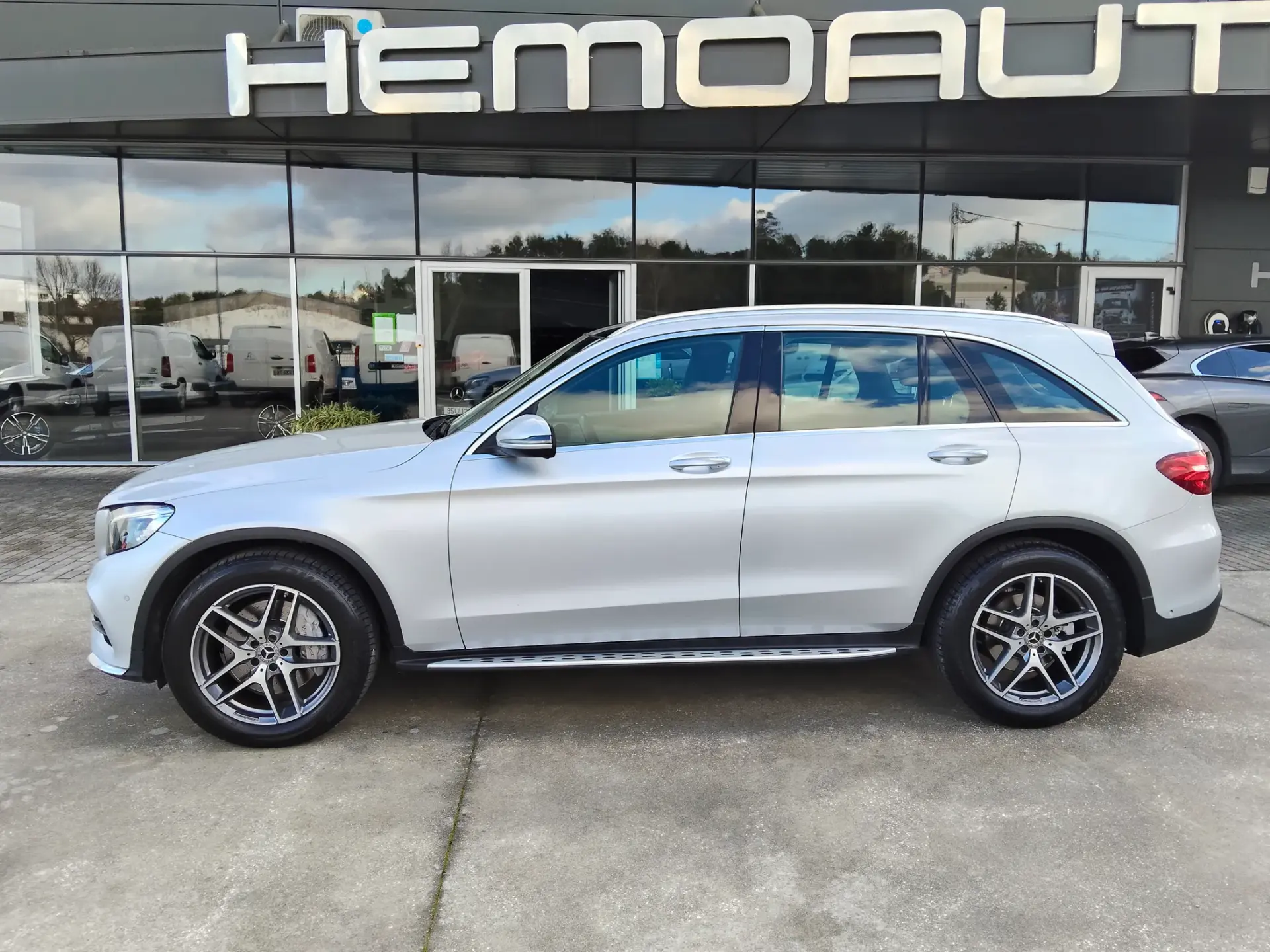 Mercedes-Benz GLC 250 d AMG Line 4-Matic 10