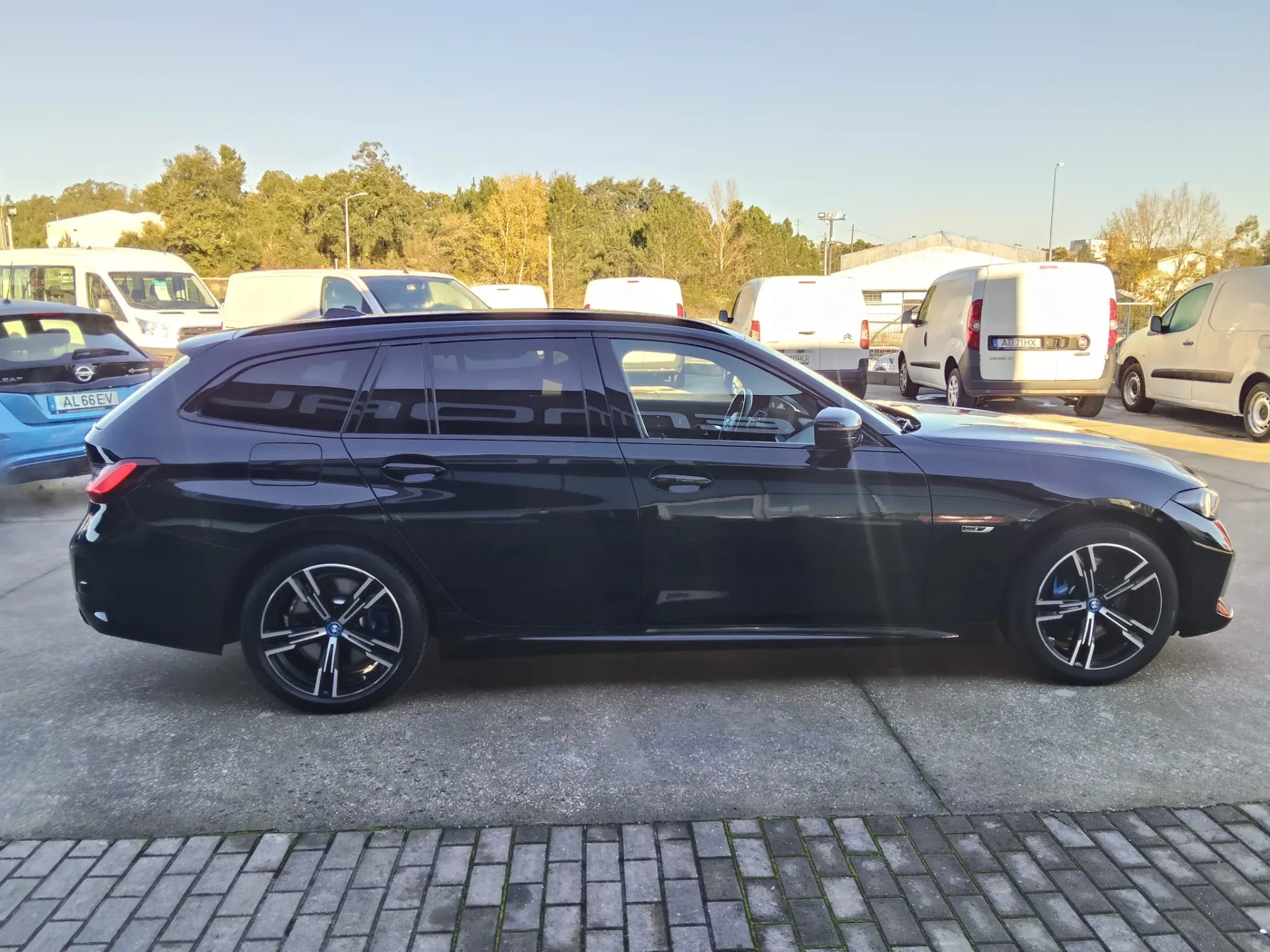 BMW 330 e Pack Desportivo M Pro Auto 10
