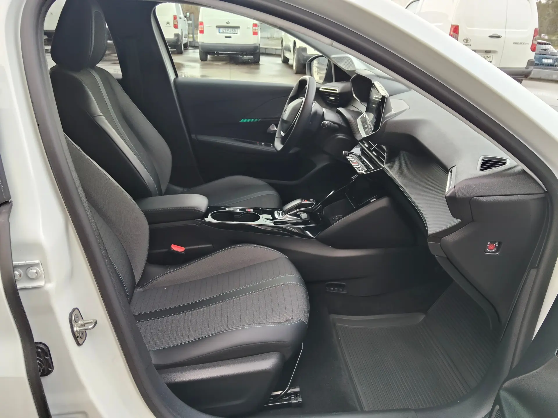 Peugeot e-208 50 kWh Allure Pack 18