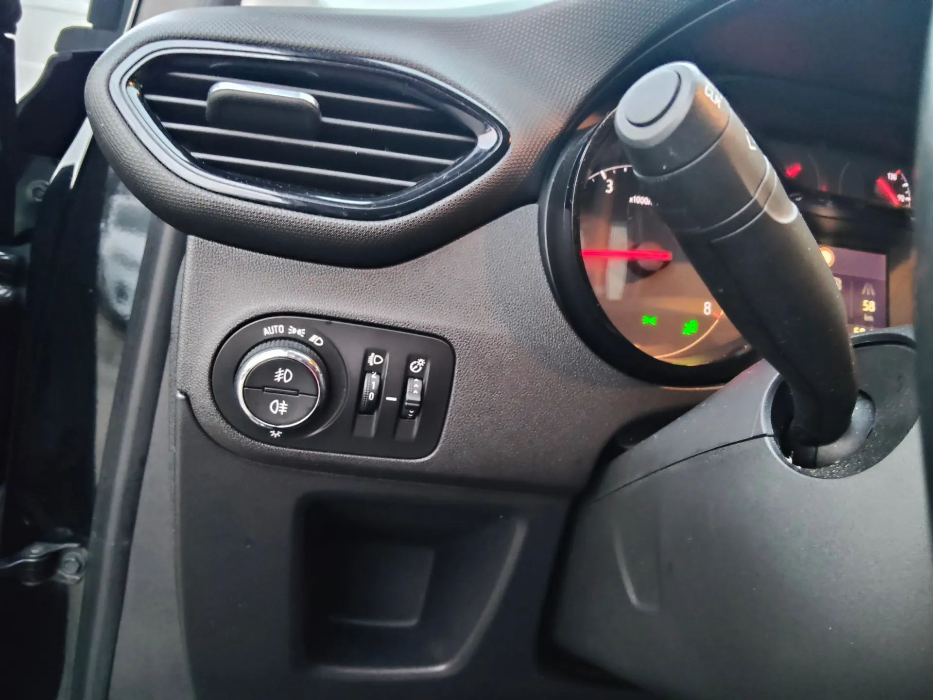 Opel Crossland 1.2 T Business Edition 33