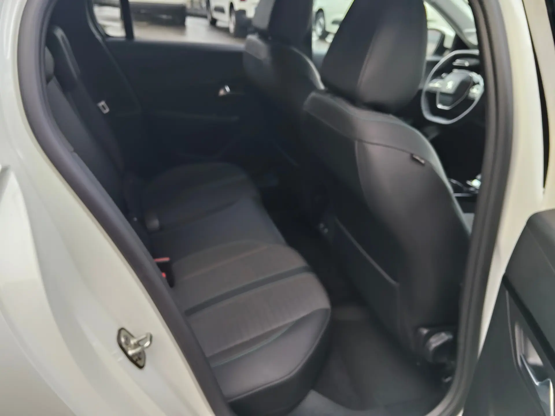 Peugeot e-208 50 kWh Allure Pack 16