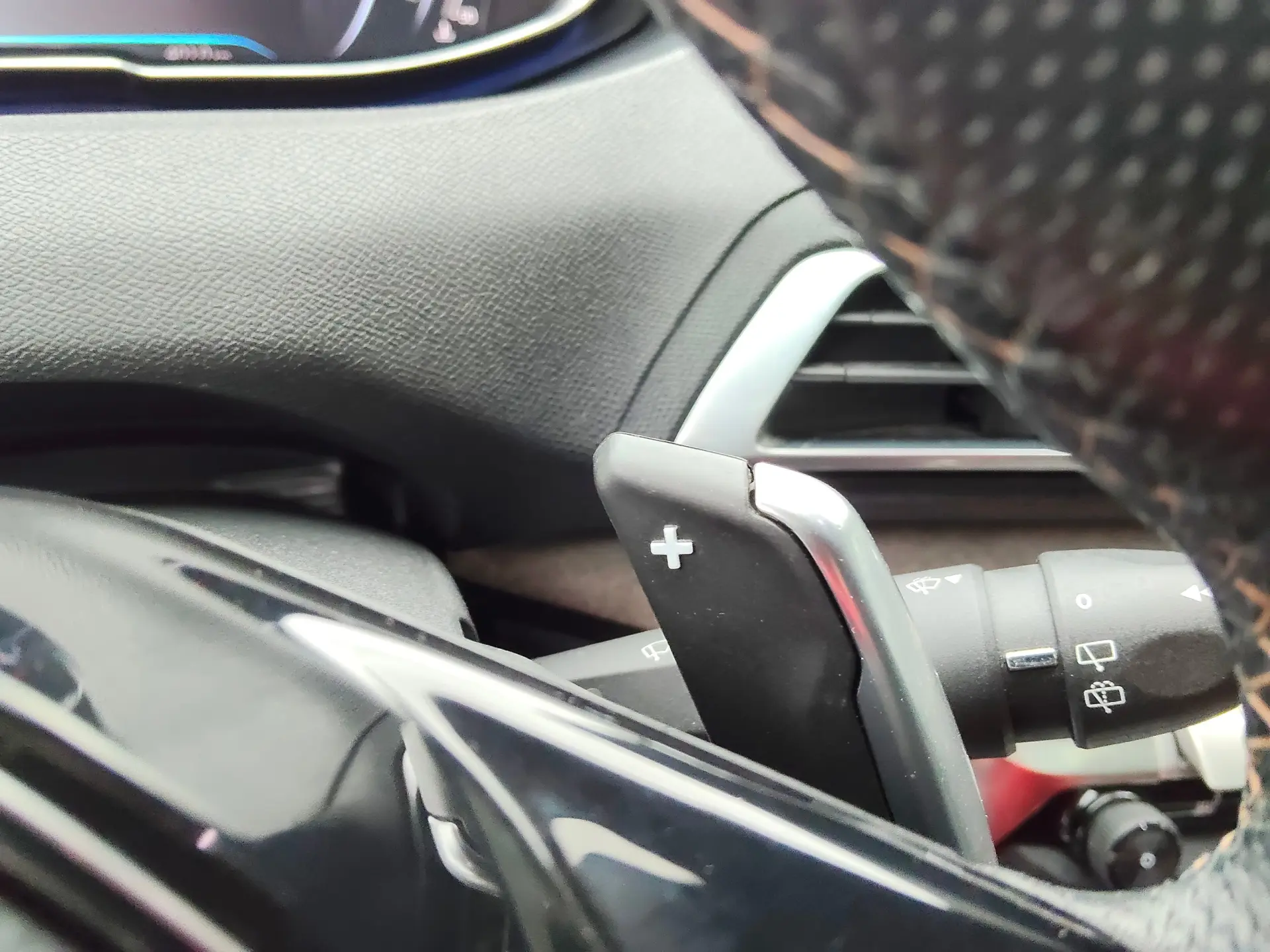 Peugeot 3008 1.5 BlueHDi GT Line J19 EAT8 40