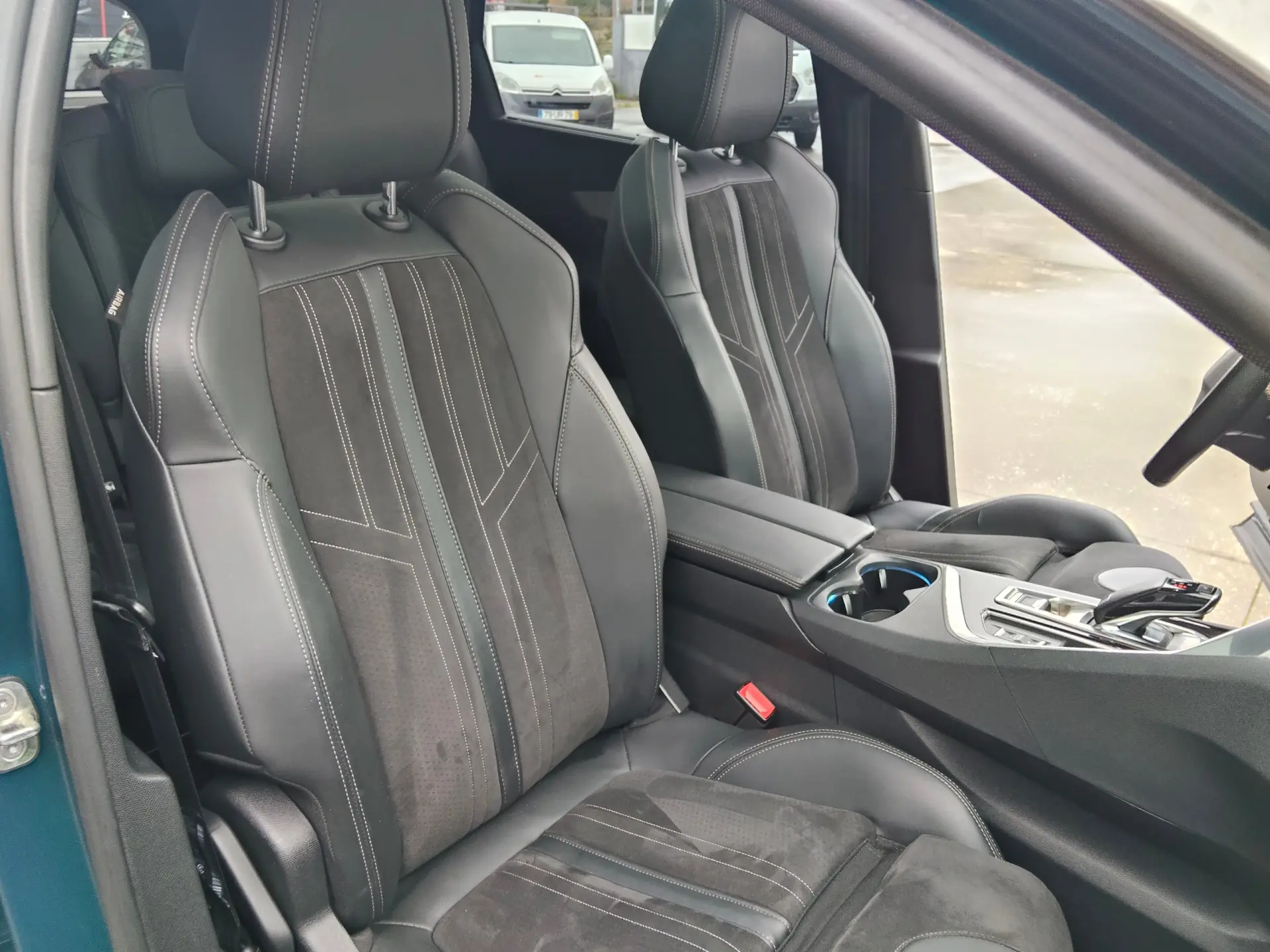 Peugeot 3008 1.5 BlueHDi GT Line J19 EAT8 26