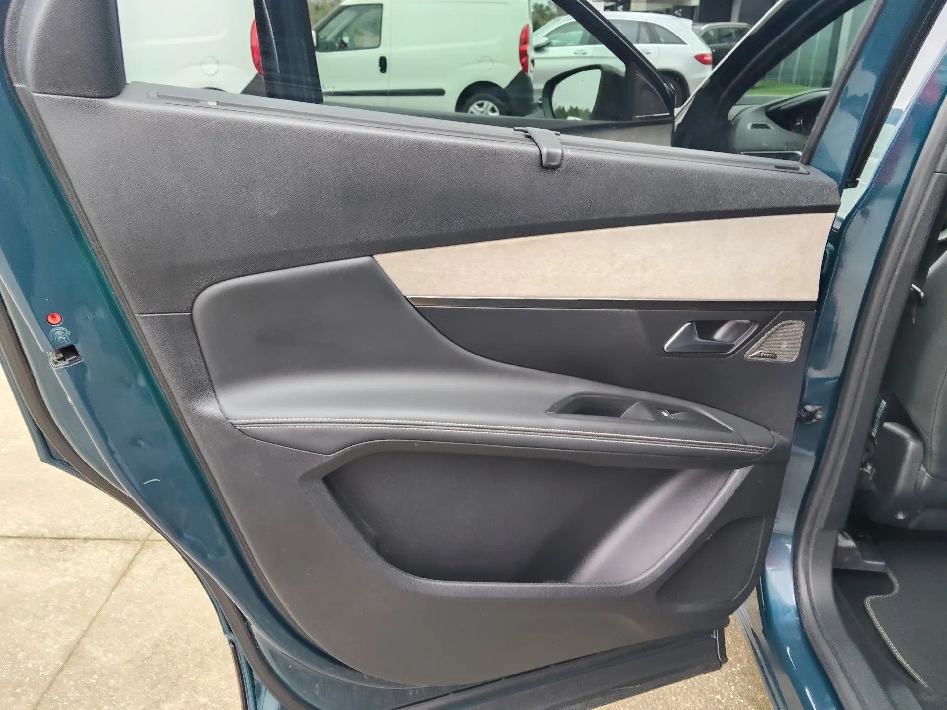 Peugeot 3008 1.5 BlueHDi GT Line J19 EAT8 17