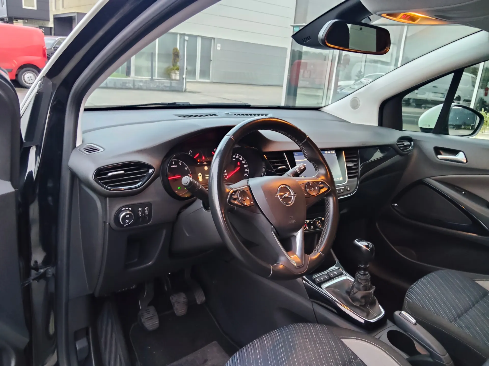 Opel Crossland 1.2 T Business Edition 16