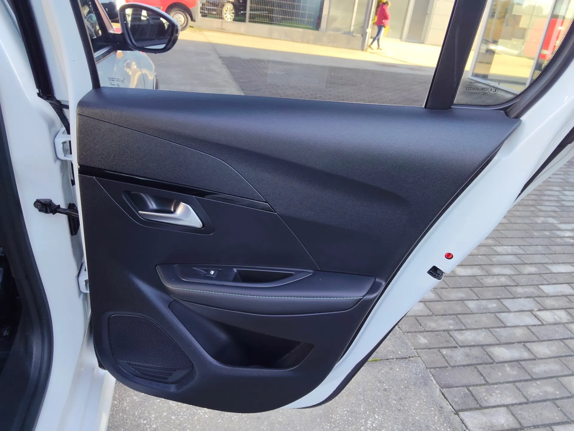 Peugeot e-208 50 kWh Allure Pack 18