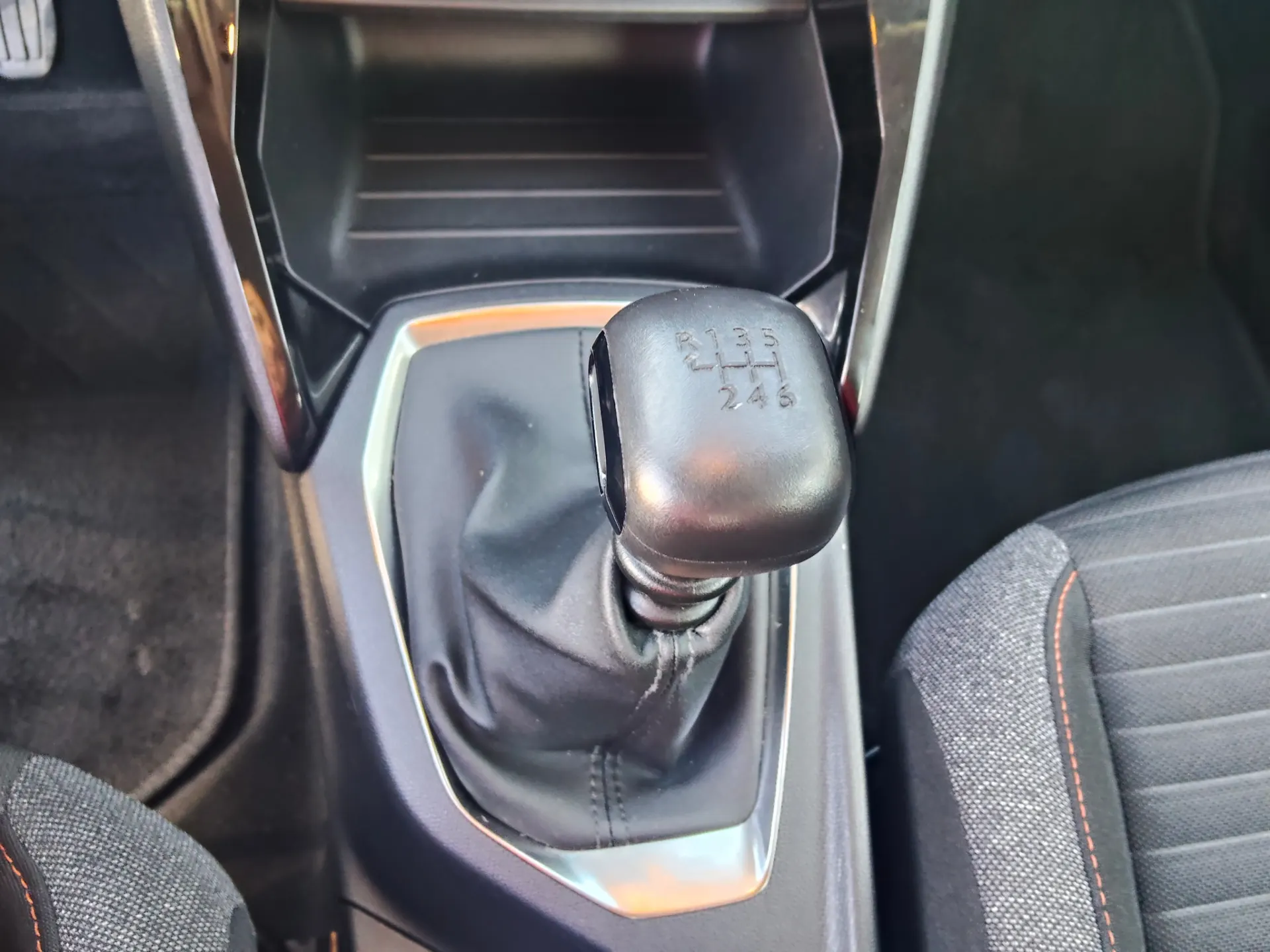 Peugeot 2008 1.5 BlueHDi Active Pack 24