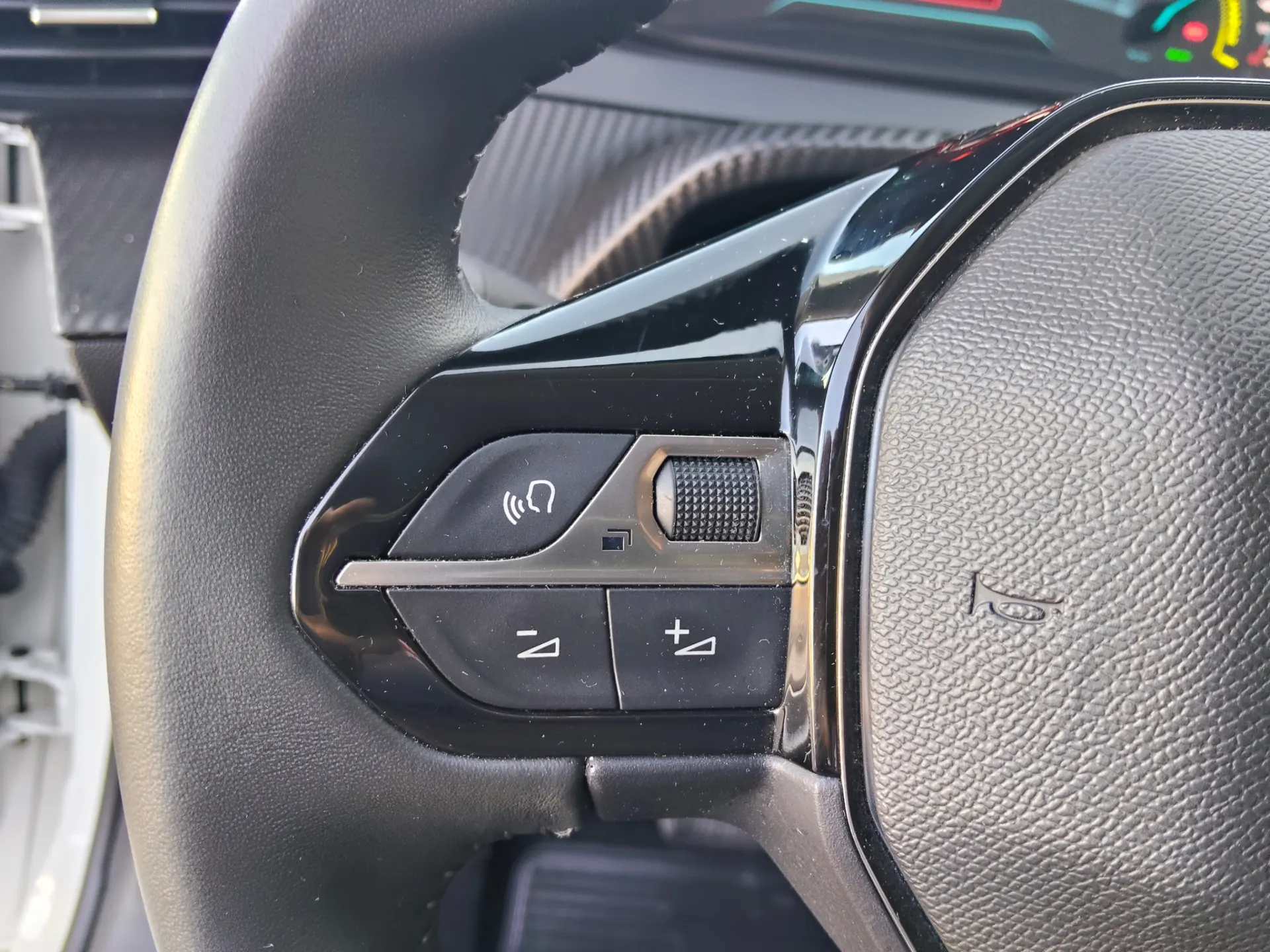 Peugeot e-208 50 kWh Allure Pack 33