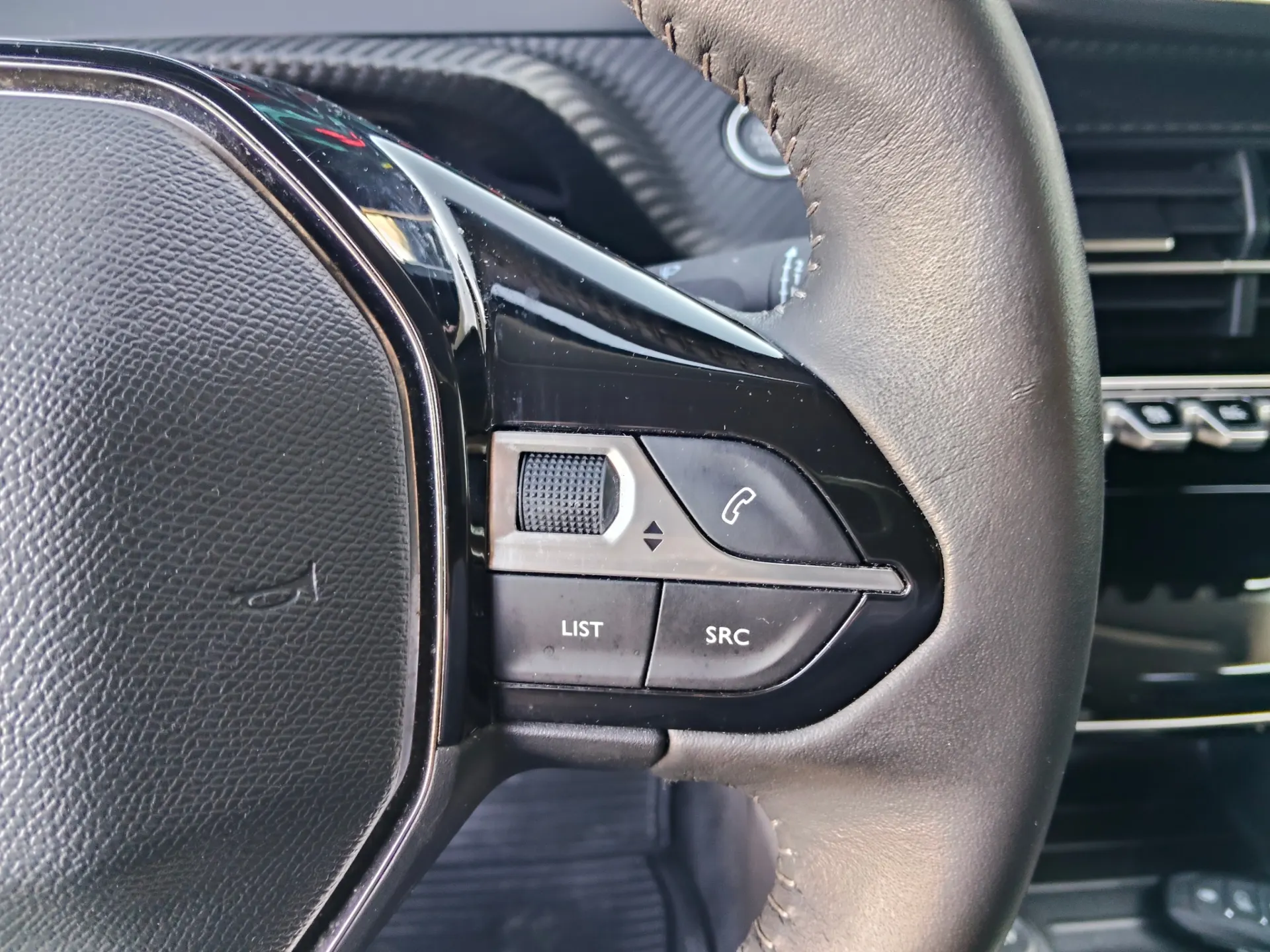 Peugeot e-208 50 kWh Allure Pack 32