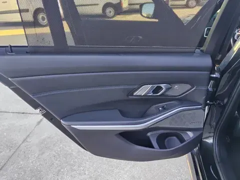 BMW 330 e Pack Desportivo M Pro Auto 28