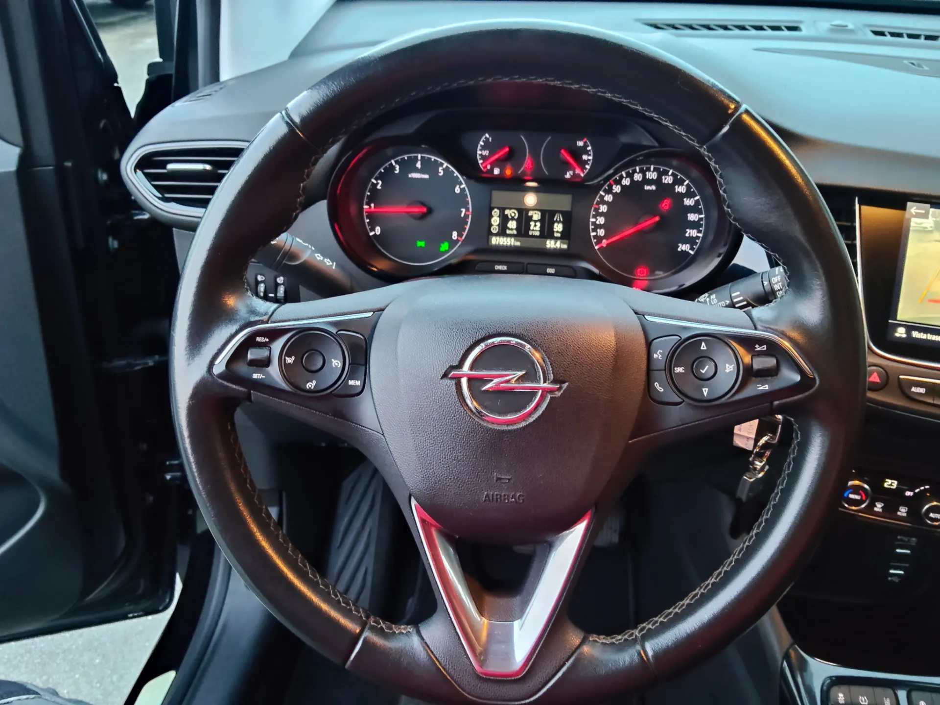 Opel Crossland 1.2 T Business Edition 30