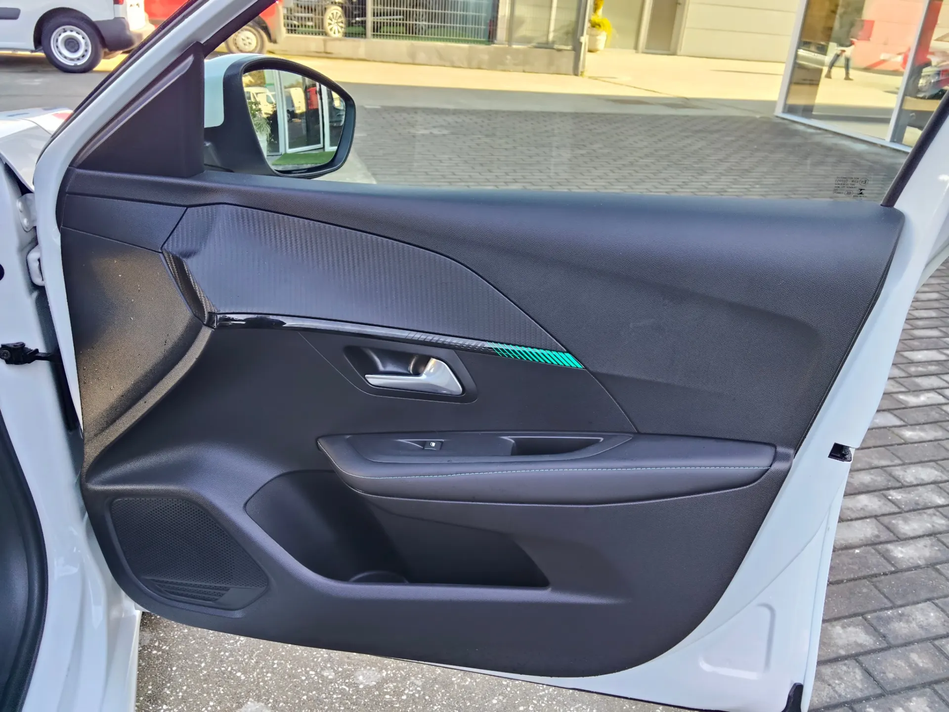 Peugeot e-208 50 kWh Allure Pack 21