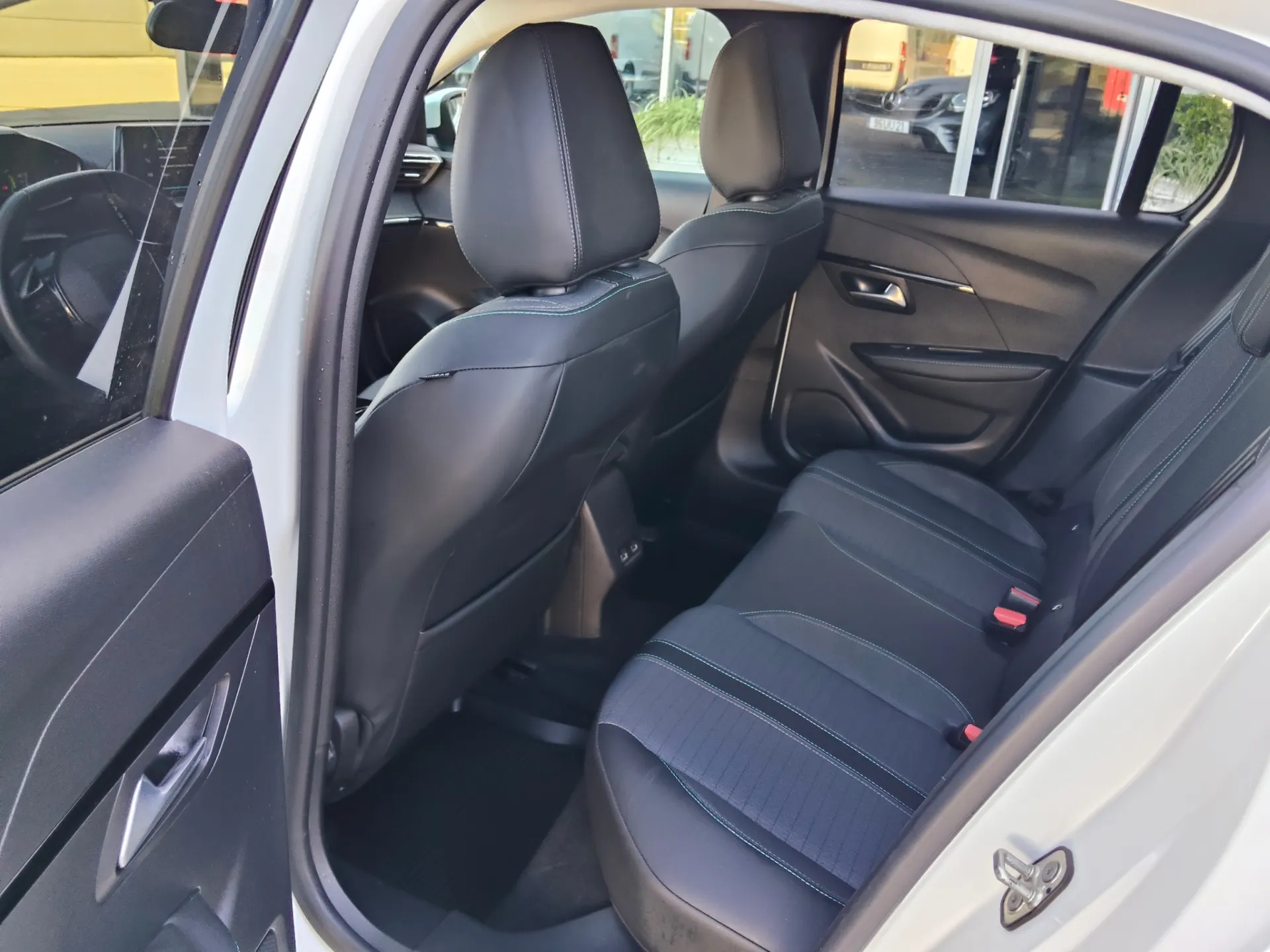 Peugeot e-208 50 kWh Allure Pack 15