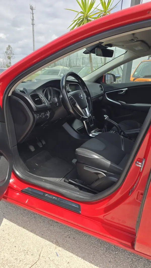 Volvo V40 8