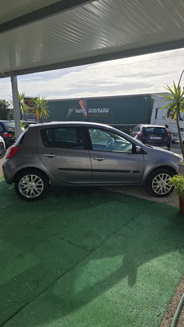 Renault Clio 1.2 16V SE Storia Confort 3