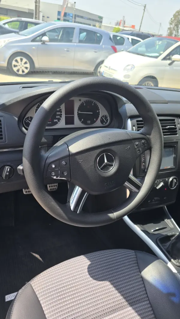 Mercedes-Benz B 180 9