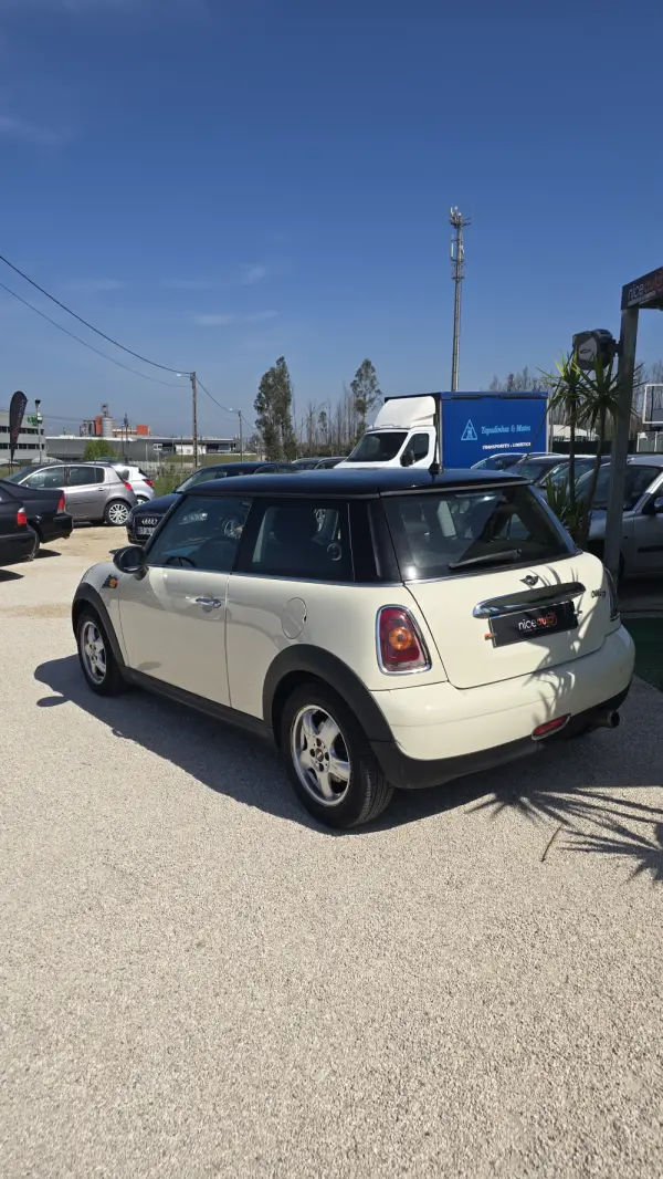 MINI 3 Portas One D 7