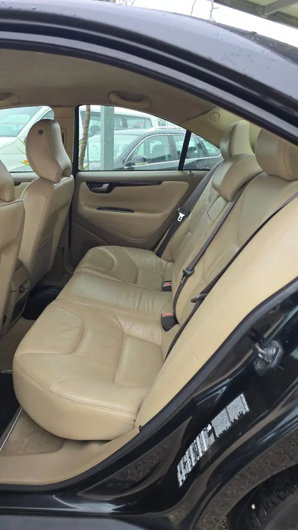 Volvo S60 2.4 D5 9