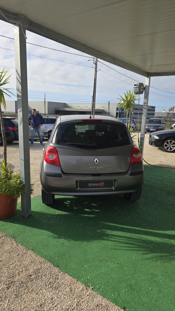 Renault Clio 1.2 16V SE Storia Confort 4