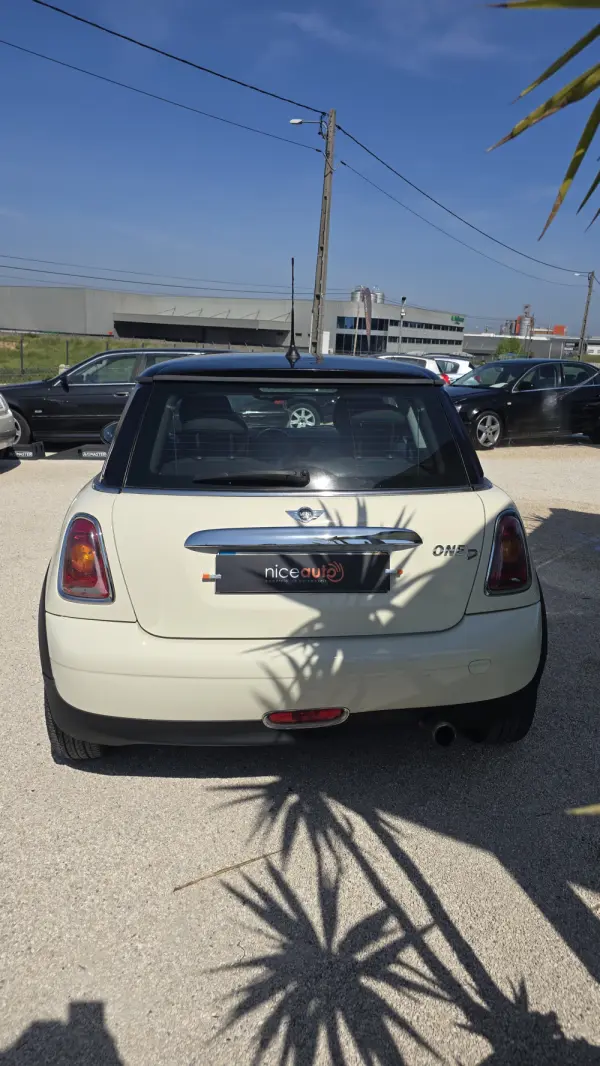 MINI 3 Portas One D 6