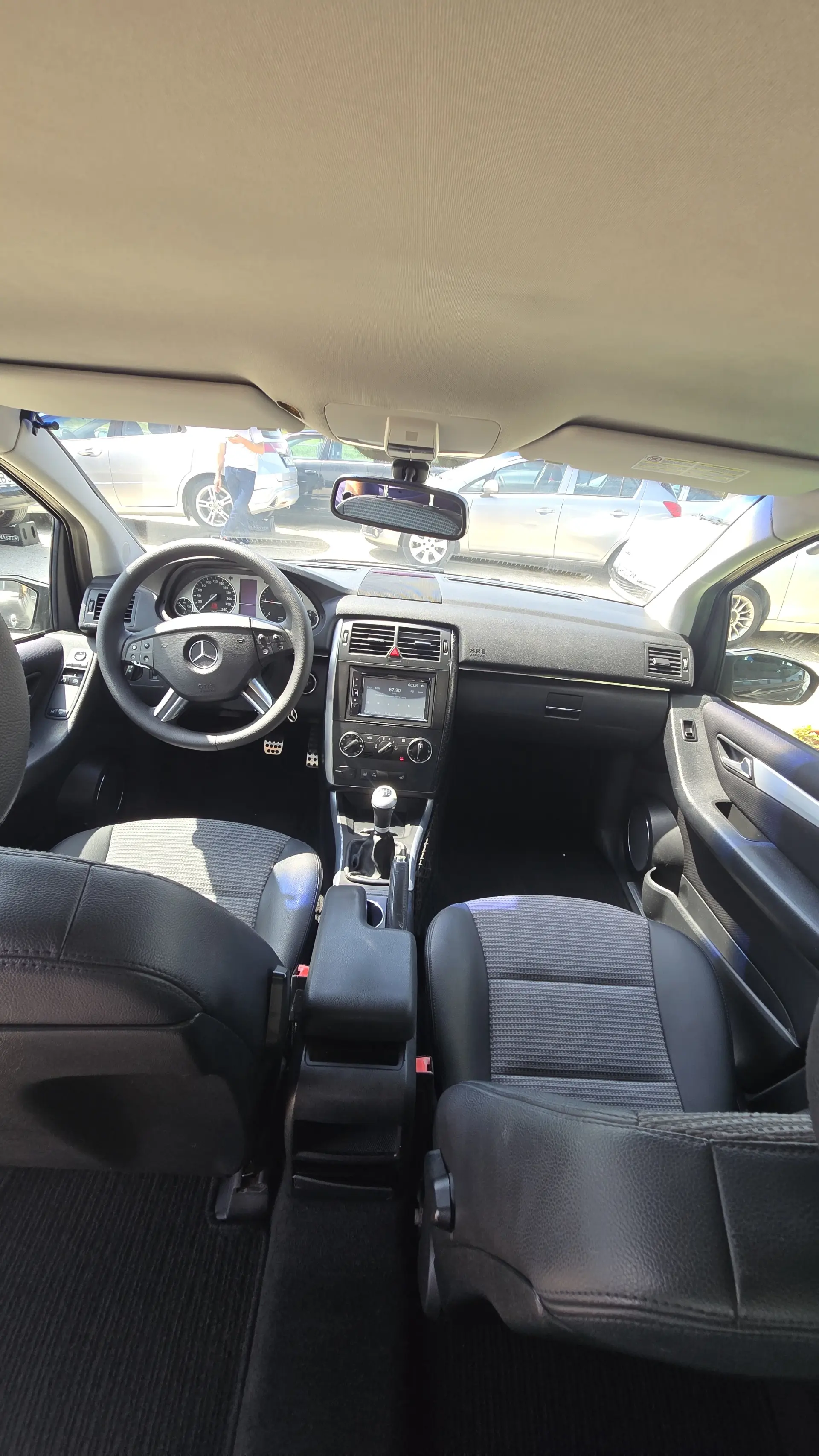 Mercedes-Benz B 180 11