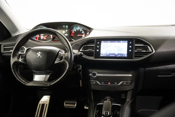 Peugeot 308 1.2 PureTech Allure EAT8 5