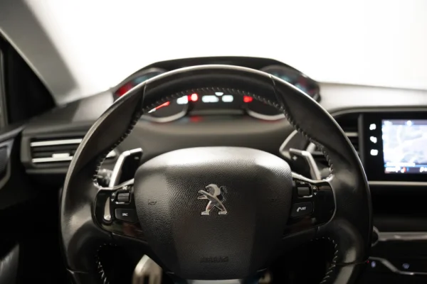 Peugeot 308 1.2 PureTech Allure EAT8 15