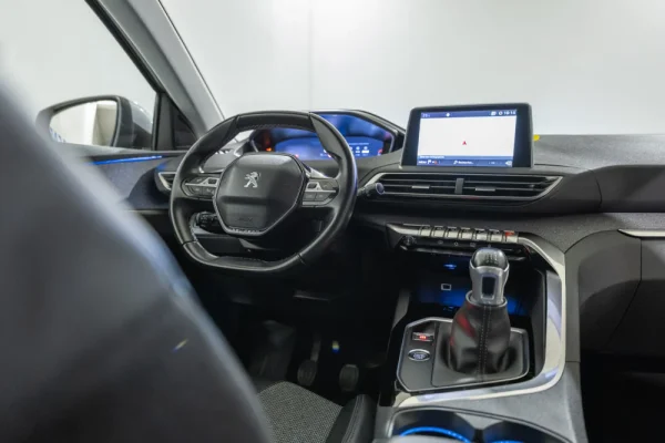 Peugeot 3008 1.2 PureTech Allure 9