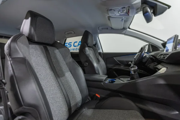 Peugeot 3008 1.2 PureTech Allure 21
