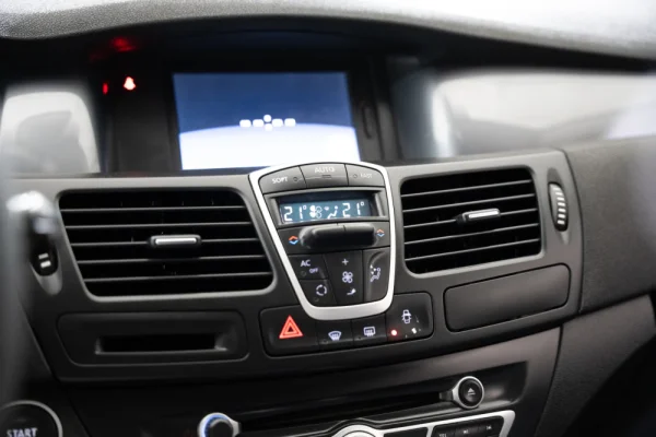 Renault Laguna 1.5 dCi Dynamique S 8