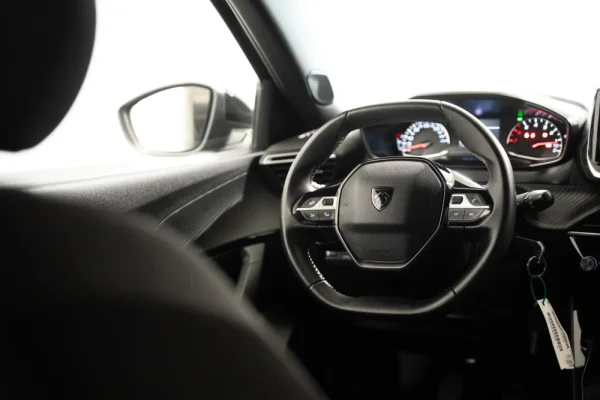 Peugeot 2008 1.2 PureTech Style 9