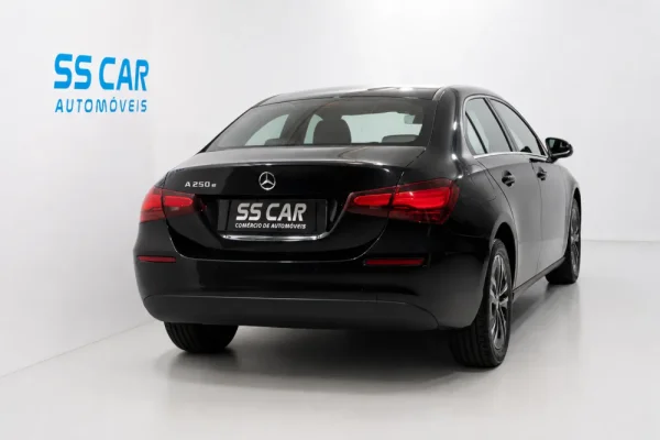 Mercedes-Benz A 250 Limousine e Progressive 5