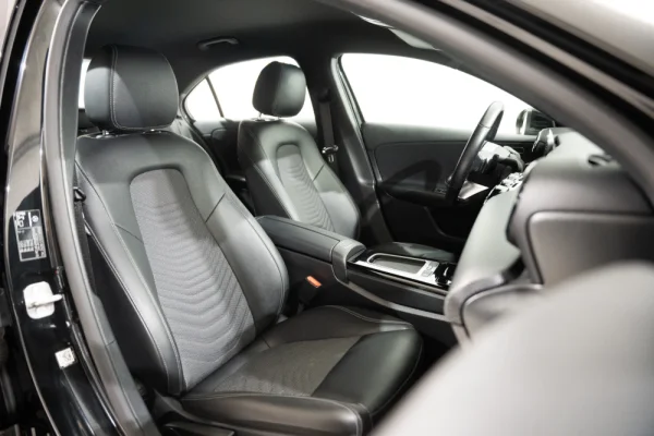Mercedes-Benz A 250 Limousine e Progressive 26