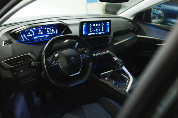 Peugeot 5008 1.2 PureTech Allure Pack 8