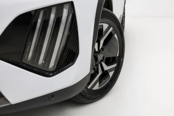 Peugeot 2008 1.2 PureTech Allure EAT8 3