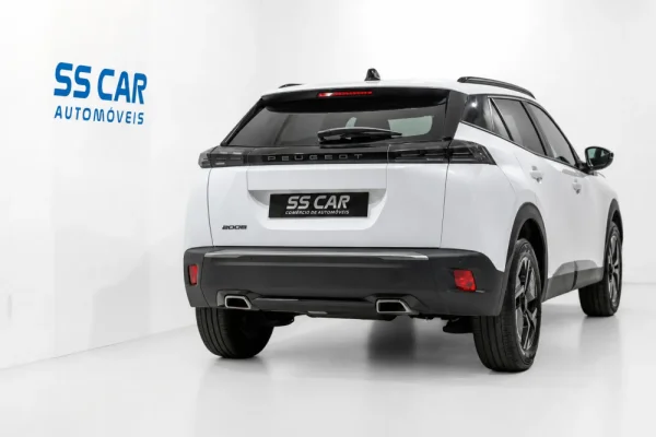 Peugeot 2008 1.2 PureTech Allure EAT8 6