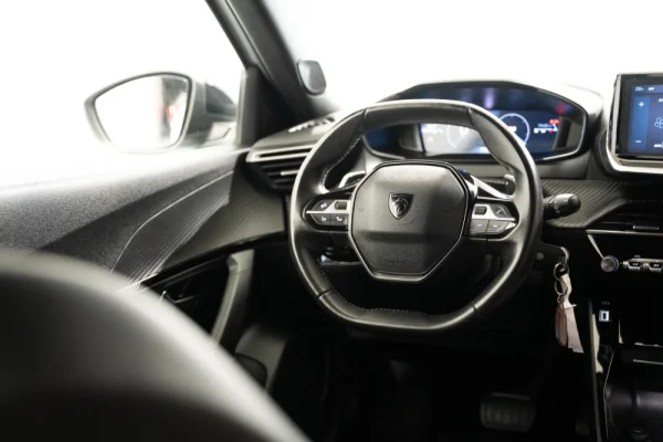 Peugeot 2008 1.2 PureTech Allure EAT8 11