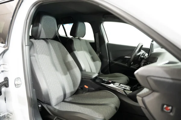 Peugeot 2008 1.2 PureTech Allure EAT8 27