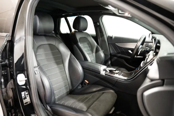 Mercedes-Benz C 300 de AMG Line 26