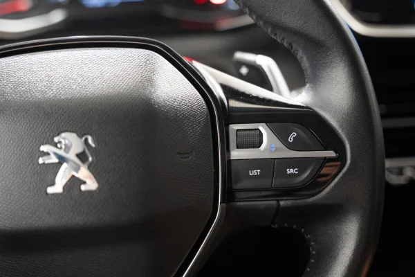 Peugeot 208 1.2 PureTech Allure EAT8 17