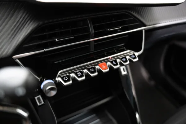 Peugeot 208 1.2 PureTech Allure EAT8 23