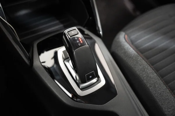 Peugeot 208 1.2 PureTech Allure EAT8 24