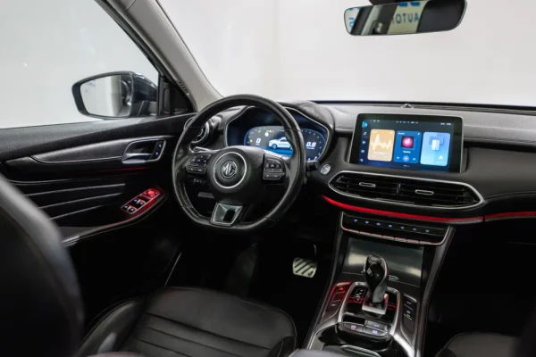 MG HS 1.5 T Luxury AT 12