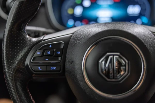 MG HS 1.5 T Luxury AT 23