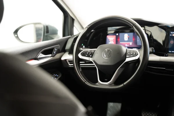 Volkswagen Golf Variant 1.0 eTSI Life DSG 10
