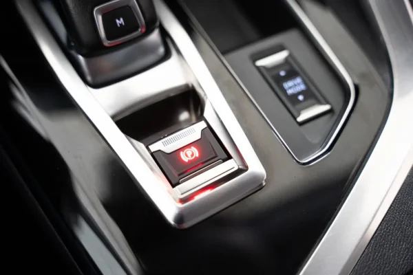 Peugeot 5008 1.2 PureTech Allure EAT8 26