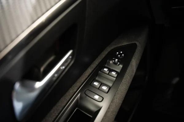 Peugeot 5008 1.2 PureTech Allure EAT8 27
